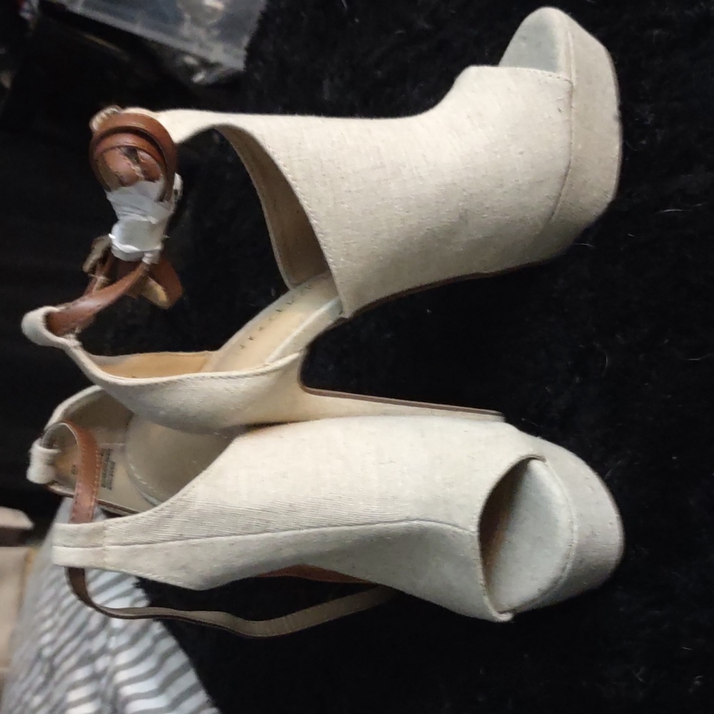 Brand new Gorgeous "Mazie" platform strapped sandals